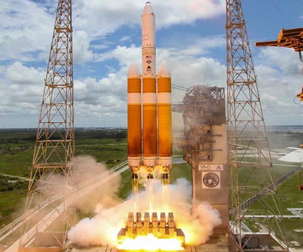 Big Delta Heavy rocket launches U.S. spy satellite