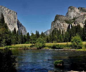 Yosemite warns tourists after virus kills two