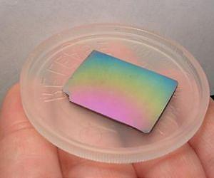 Study reveals ordinary glass's extraordinary properties