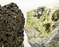 Arc volcano releases mix of material from Earth's mantle and crust