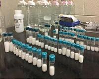 It takes more than peer pressure to make large microgels fit in