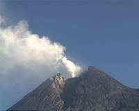 Erupting Indonesian volcano spews massive ash cloud