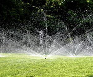 Researchers split water into hydrogen, oxygen using light, nanoparticles