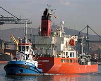 Barcelona gets emergency water supplies by boat