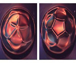 Star-shaped waves spotted in shaken fluid