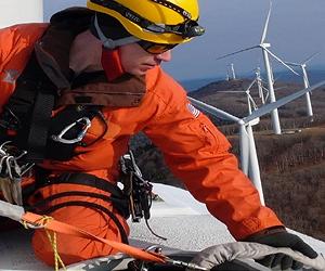 Davey lauds, warns Scotland on renewables
