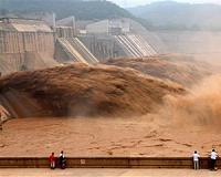 Chinese rivers and lakes swell perilously as summer flood season crests